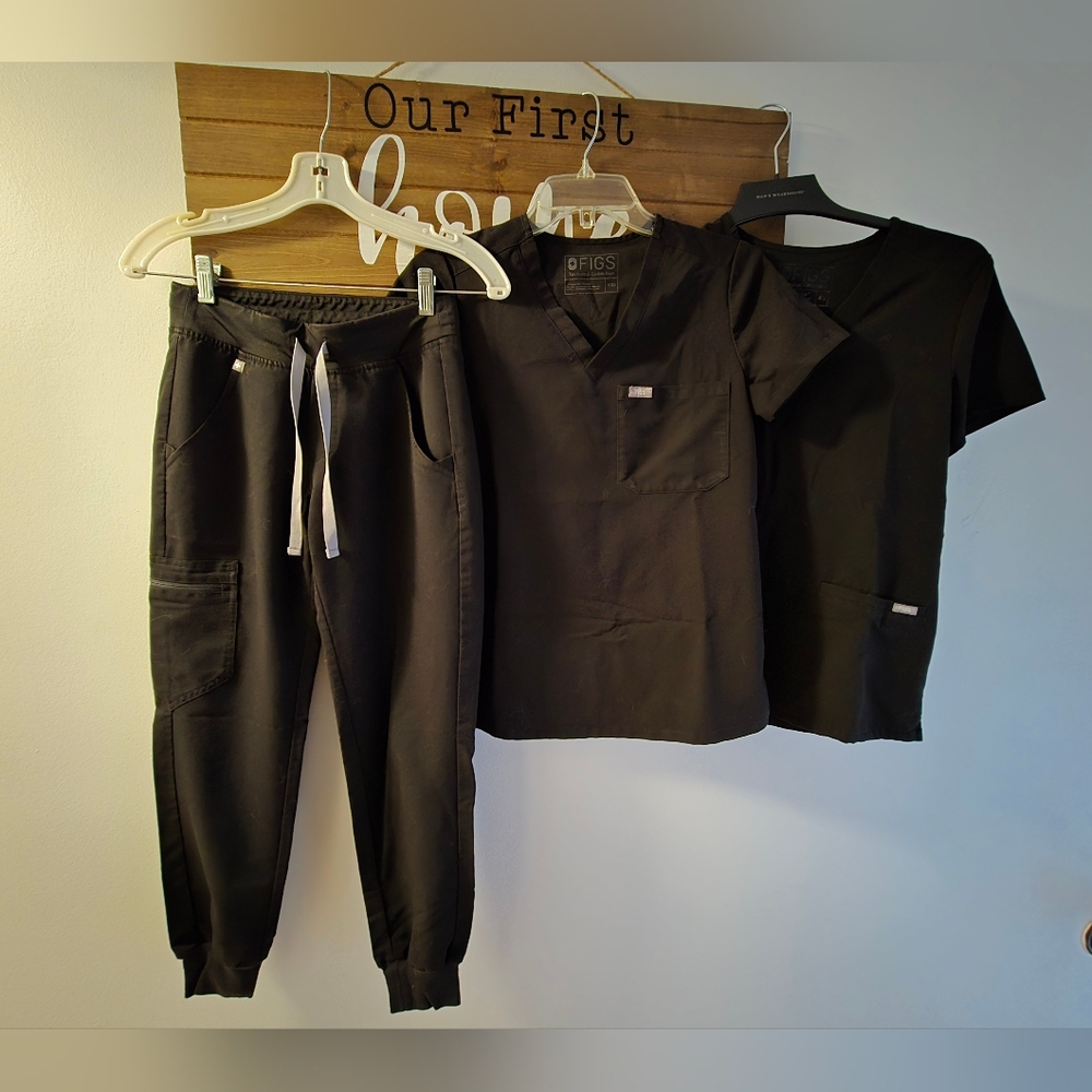 Figs Jogger pants with 2 scrub tops.